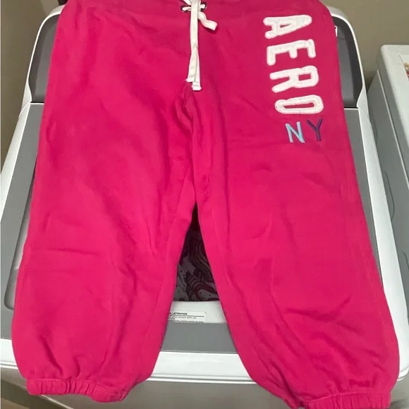 NY Aeropostale Pink Sweatpants Capris - Picture 2 of 8